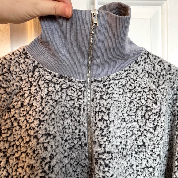 Victoria’s Secret PINK Women’s Gray Sherpa Jacket - Picture 10 of 10